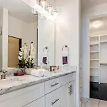 Holiday home Rooftop Views & Patio Lounge Near Downtown Nashville