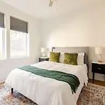 Rooftop Retreat & Skyline Views Holiday home *