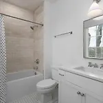 Holiday home Townhome With Rooftop Garage Pool Table By Belmont And Vanderbilt