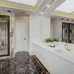 East Spahouse Retreat With Rooftop & Elevator * Nashville