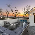 Townhome With Rooftop Garage Pool Table By Belmont And Vanderbilt Nashville