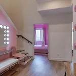 Sleeps 44 4 Themed Lofts W Skyline Balconies Neon Backdrops Glam Kitchens—perfect For Group The Swift Retreat By Avantstay Holiday home