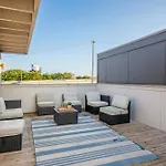Holiday home Rooftop Views & Patio Lounge Near Downtown *