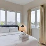 Sleeps 44 4 Themed Lofts W Skyline Balconies Neon Backdrops Glam Kitchens—perfect For Group The Swift Retreat By Avantstay