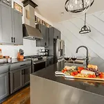 Boots & Broadway - 2 Units - Mins To Broadway Holiday home Nashville