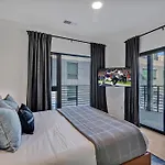 Hyve-anthem-private Balconies-walk To Broadway Holiday home