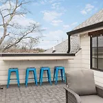 Holiday home Townhome With Rooftop Garage Pool Table By Belmont And Vanderbilt Nashville