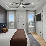East Spahouse Retreat With Rooftop & Elevator Holiday home Nashville