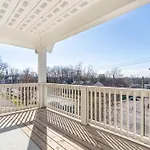 The Brightside Retreat - East Nash Balcony Views Holiday home Nashville