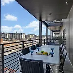 Hyve-anthem-private Balconies-walk To Broadway Holiday home
