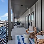 Holiday home Hyve-anthem-private Balconies-walk To Broadway *