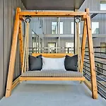 Hyve-anthem-private Balconies-walk To Broadway Holiday home