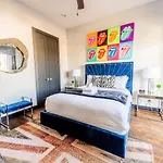 Boots & Broadway - 2 Units - Mins To Broadway *