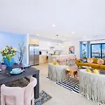 Holiday home Hyve-anthem-private Balconies-walk To Broadway