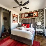 Holiday home Boots & Broadway - 2 Units - Mins To Broadway