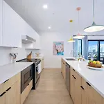 Holiday home Hyve-anthem-private Balconies-walk To Broadway