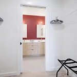 Holiday home Hyve-anthem-private Balconies-walk To Broadway *