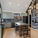 The Modern Cowboy - Hot Tub & Rooftop On Music Row