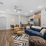 1br Retreat Near Ryman With Gym Access Apartment