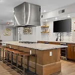 1Br Retreat Near Ryman With Gym Access