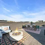 4br Getaway - Rooftop Views - Fire Pit Apartment *