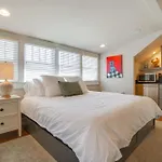 1 Mi To Centennial Park, Couple's West End Retreat Apartment