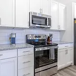 Apartment Landing Modern With Amazing Amenities