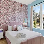 Cosmic Cowgirl By Avantstay Pink Western-Themed Condo Rooftop Lounge Near Downtown Nashville