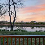 Riverfront Rhythm By Avantstay Shared Pool Balcony River Views Walk To Broadway Germantown