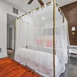 Apartment Modern Luxe Townhome With Rooftop Cinema *