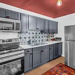 Spacious 2Br Apartment Downtown | Free Parking