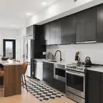 Penthouse River View With Patio And Parking Near Downtown