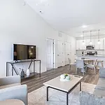 Landing Modern Apartment With Amazing Amenities