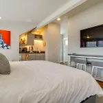 Apartment 1 Mi To Centennial Park, Couple's West End Retreat *