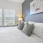 Landing Modern Apartment With Amazing Amenities