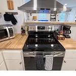 East 2br King Bed Retreat Apartment *