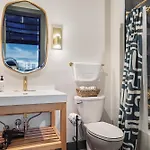 Sobro With Patio Views Rooftop + Gym Walk To Broadway Stylish Unit Community Amenities Paid Garage Parking 24 7 Hospitality