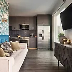Sobro With Patio Views Rooftop + Gym Walk To Broadway Stylish Unit Community Amenities Paid Garage Parking 24 7 Hospitality Apartment