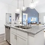 Landing Modern With Amazing Amenities *