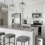 Landing Modern With Amazing Amenities * Nashville