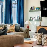 4br Getaway - Rooftop Views - Fire Pit Apartment *