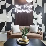 Kays Hideaway - Stylish Steps To Dining Apartment *