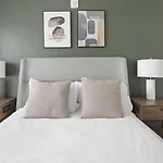 Apartment Landing Modern With Amazing Amenities