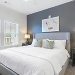Apartment Landing Modern With Amazing Amenities *
