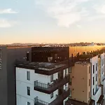 Sobro With Patio Views Rooftop + Gym Walk To Broadway Stylish Unit Community Amenities Paid Garage Parking 24 7 Hospitality