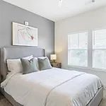 Landing Modern With Amazing Amenities Apartment