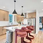 4br Getaway - Rooftop Views - Fire Pit *