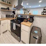 Apartment East 2br King Bed Retreat Nashville