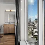 1br Retreat Near Ryman With Gym Access