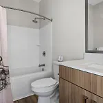 1br Retreat Near Ryman With Gym Access *